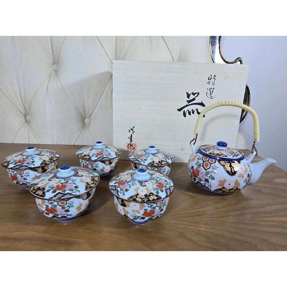 Japanese porcelain tea set with wooden box – Teapot & 5 lidded cups